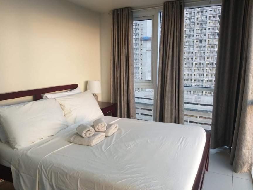 De Luxe, Standard And Studio Suites -The Breeze Residences-Close To Airport,Mall Of Asia, Us Embassy Манила Экстерьер фото