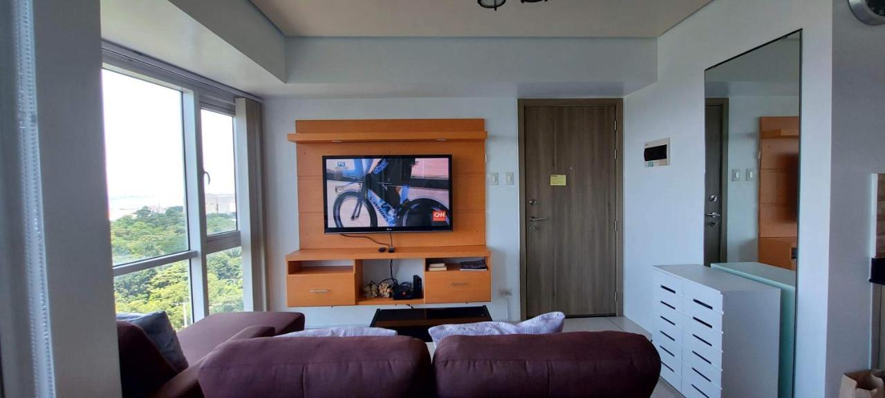 De Luxe, Standard And Studio Suites -The Breeze Residences-Close To Airport,Mall Of Asia, Us Embassy Манила Экстерьер фото