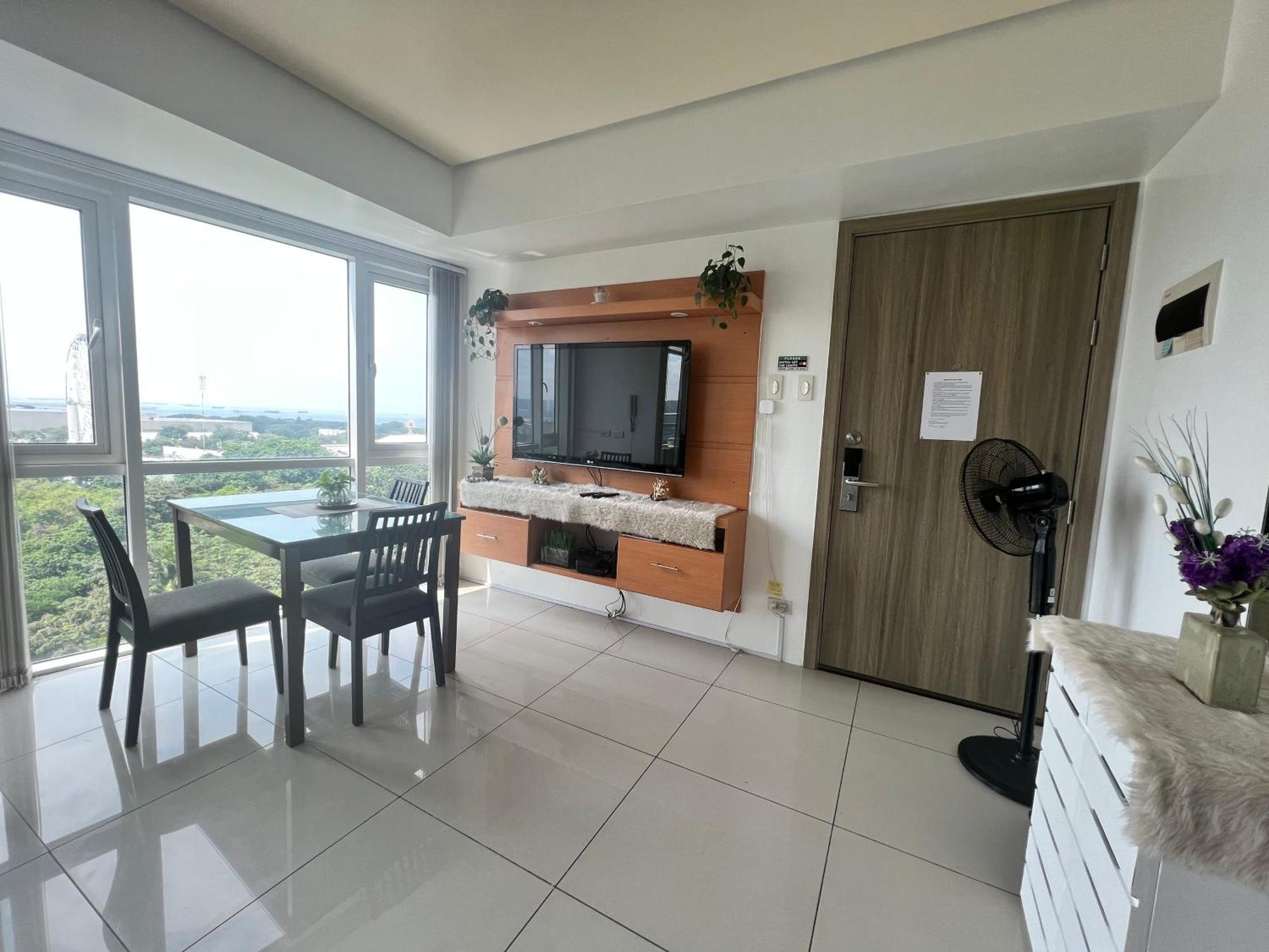 De Luxe, Standard And Studio Suites -The Breeze Residences-Close To Airport,Mall Of Asia, Us Embassy Манила Экстерьер фото